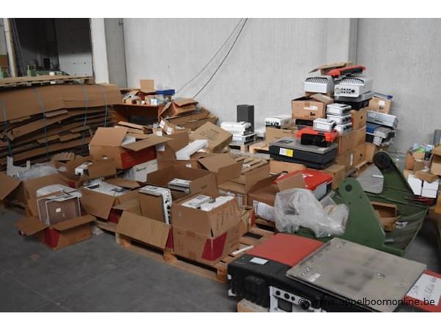 Diverse partij omvormers, wo. solaredge, solax power, huawei, million solar, wo. se2000/3000, x3-micro-5000, gw5000-es-20, fc0500m v2, werking niet gekend - afbeelding 1 van  5