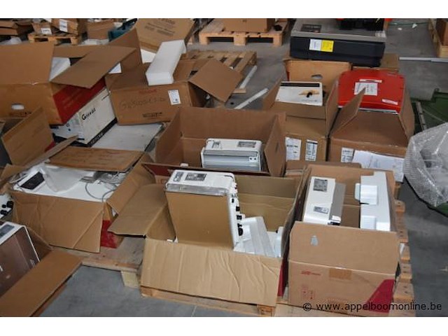 Diverse partij omvormers, wo. solaredge, solax power, huawei, million solar, wo. se2000/3000, x3-micro-5000, gw5000-es-20, fc0500m v2, werking niet gekend - afbeelding 2 van  5