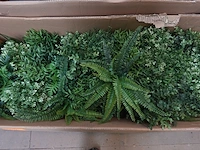 Diverse partij valse bloemen en wandbekleding - afbeelding 2 van  6