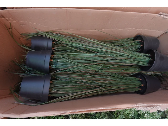 Diverse partij valse bloemen en wandbekleding - afbeelding 3 van  6
