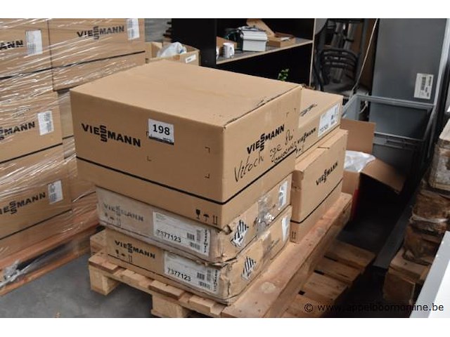 Diverse partij viessmann onderdelen, wo. batterijmodules en omvormer, werking niet gekend - afbeelding 1 van  4