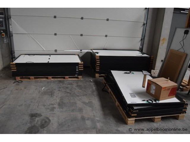 Diverse partij zonnepanelen, viessmann, vitovolt 300 m410 wm allblack, 410wp, werking niet gekend - afbeelding 1 van  2