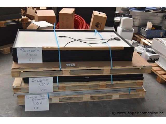 Diverse partij zonnepanelen, wo. 6x panasonic 240w, 3x seraphim 335w en 2x omeg solar dmeg440m-60h-b1 415w, werking niet gekend - afbeelding 1 van  1