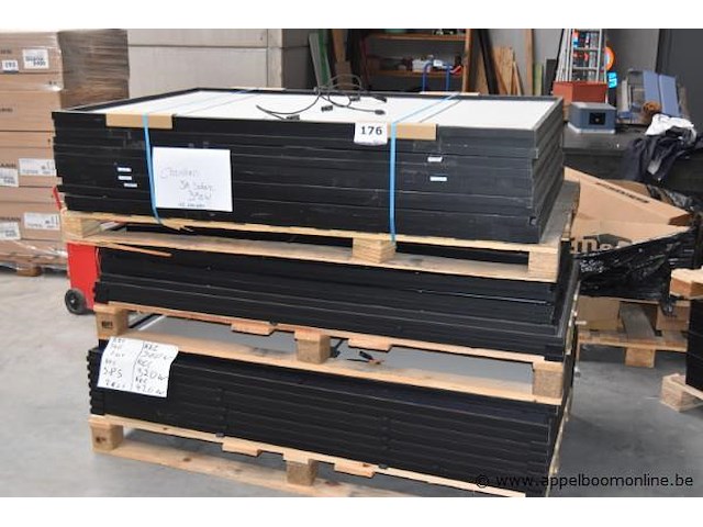 Diverse partij zonnepanelen, wo. christen, rec, sps, diverse vermogens (390w-570w), werking niet gekend - afbeelding 1 van  1