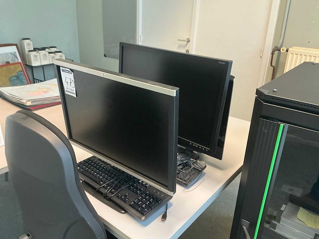 Diverse pc monitoren (3x) - afbeelding 1 van  4