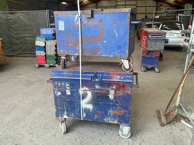 Diverse plaatstalen mobiele materiaalkoffer (2x) - afbeelding 1 van  3