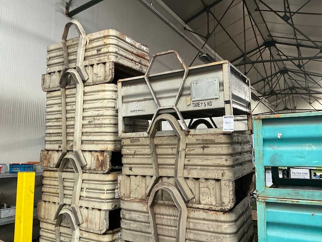 Diverse plaatstalen stapelbakken (9x) - afbeelding 1 van  2