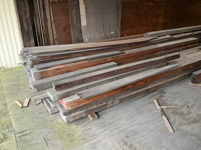 Diverse planken en balken - afbeelding 1 van  7