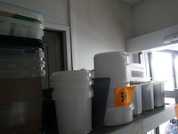 Diverse plastieken voedingsbakken en dergelijken - afbeelding 3 van  3