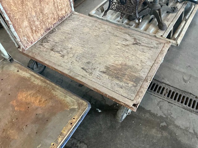 Diverse plateaukarren (2x) - afbeelding 3 van  4