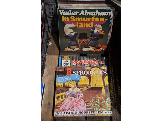 Diverse platen kindermuziek en sprookjes - afbeelding 1 van  3