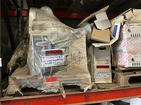 Diverse plinten, toiletten en spiegels (5x pallet) - afbeelding 2 van  11