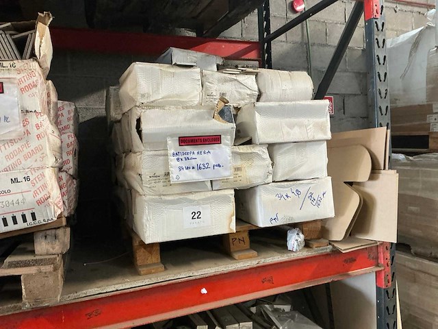 Diverse plinten, toiletten en spiegels (5x pallet) - afbeelding 3 van  11