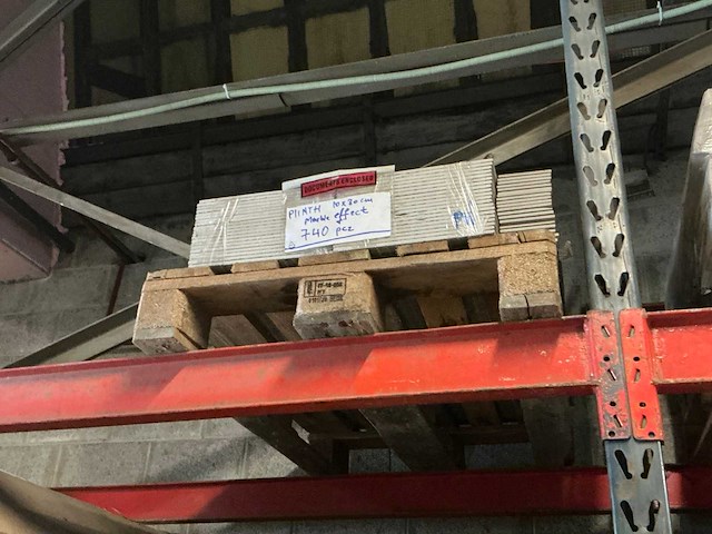 Diverse plinten, toiletten en spiegels (5x pallet) - afbeelding 9 van  11