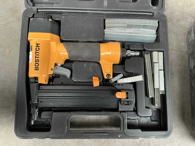Diverse pneumatische tacker (2x) - afbeelding 1 van  2
