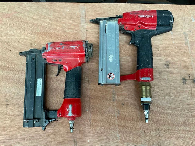 Diverse pneumatische tackers (2x) - afbeelding 1 van  2