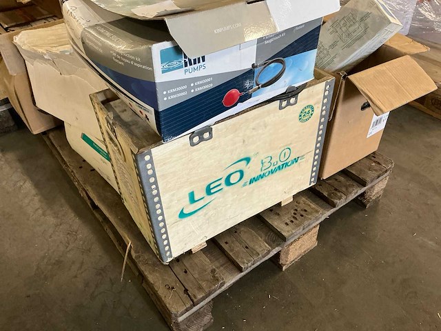 Diverse pompbenodigdheden - afbeelding 8 van  9