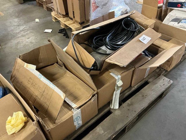 Diverse pompbenodigdheden - afbeelding 6 van  7