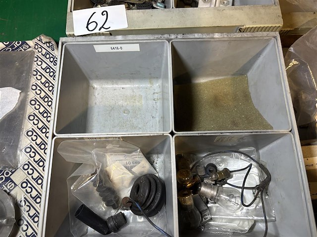 Diverse porsche parts - afbeelding 2 van  2