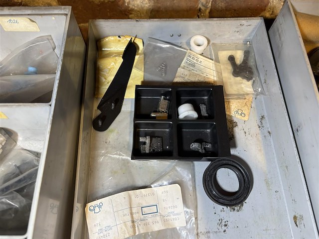 Diverse porsche parts - afbeelding 2 van  2