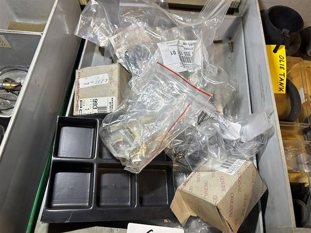 Diverse porsche parts - afbeelding 1 van  4