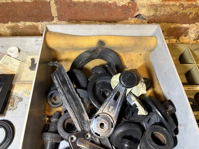 Diverse porsche parts - afbeelding 2 van  2