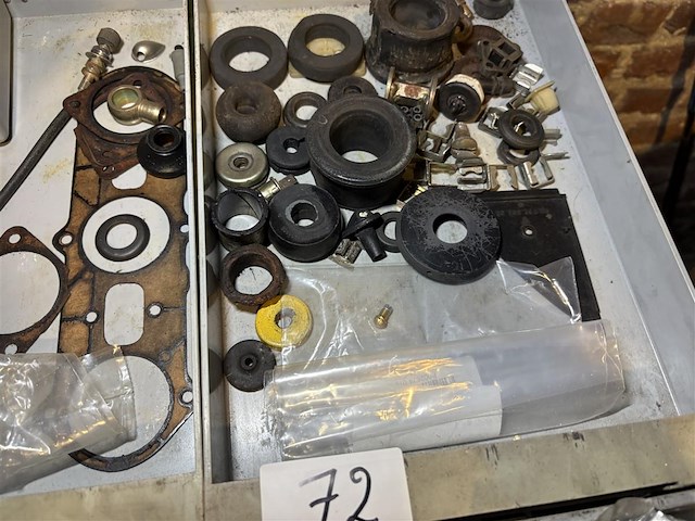 Diverse porsche parts - afbeelding 1 van  2