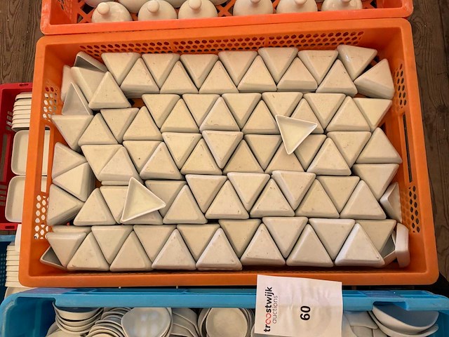 Diverse porseleinen schoteltjes - afbeelding 4 van  6