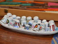 Diverse porseleinen vingerhoedjes - afbeelding 2 van  2