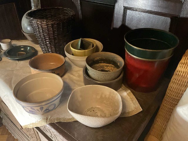 Diverse potten en kommen - afbeelding 2 van  3