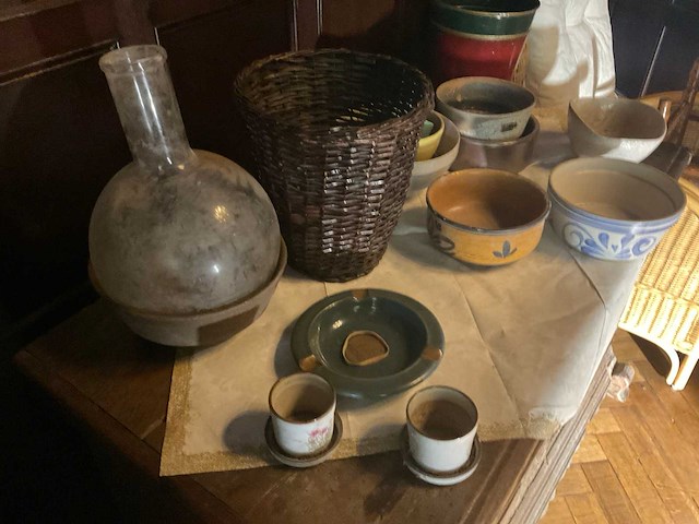 Diverse potten en kommen - afbeelding 3 van  3