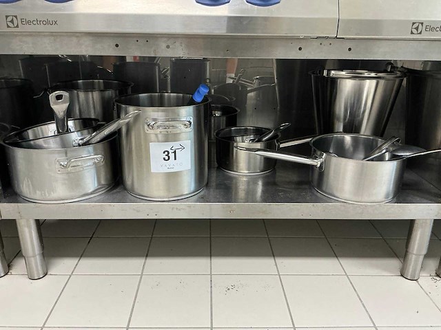 Diverse potten en pannen (18x) - afbeelding 1 van  6
