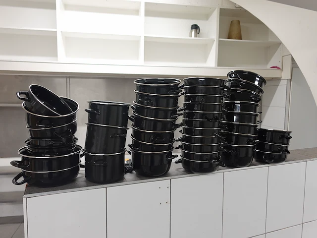 Diverse potten - afbeelding 1 van  3