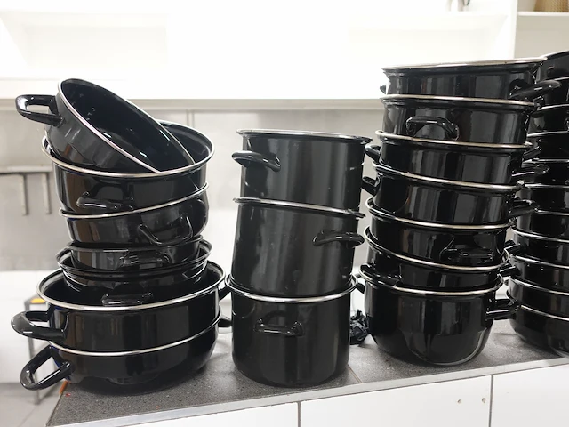 Diverse potten - afbeelding 2 van  3