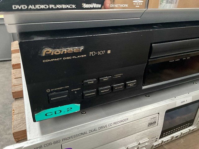 Diverse pro audio-apparatuur - afbeelding 3 van  16