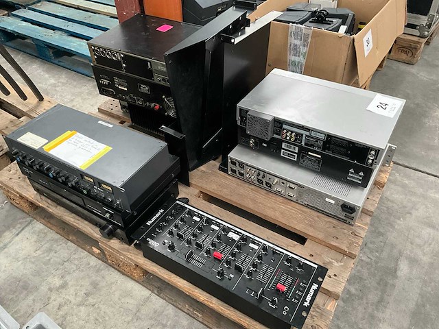 Diverse pro audio-apparatuur - afbeelding 1 van  16