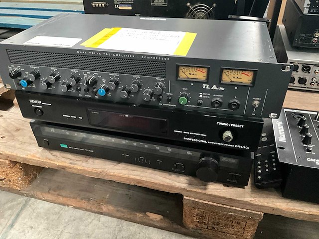 Diverse pro audio-apparatuur - afbeelding 11 van  16