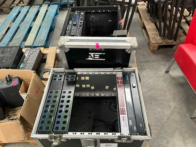 Diverse pro audio-apparatuur - afbeelding 1 van  10