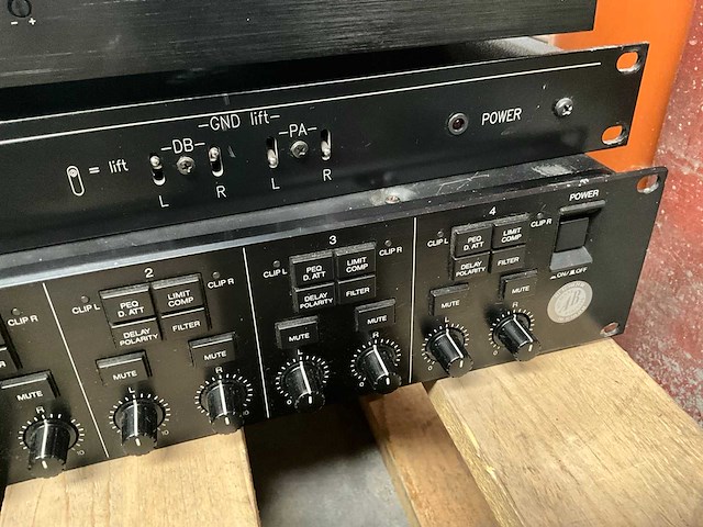 Diverse pro audio-apparatuur - afbeelding 11 van  13
