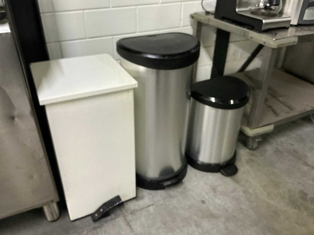 Diverse prullenbakken (3x) - afbeelding 1 van  2