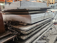 Diverse put deksels - afbeelding 1 van  4