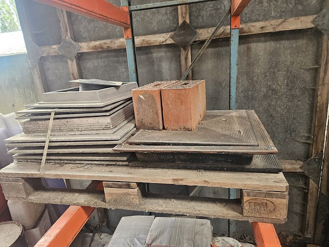 Diverse put deksels - afbeelding 2 van  4