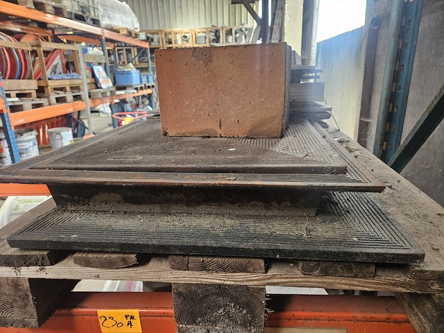 Diverse put deksels - afbeelding 4 van  4