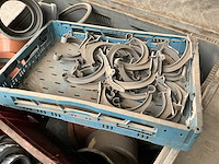 Diverse pvc bochten en koppelstukken + klemkoppelingen - afbeelding 2 van  10