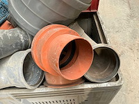 Diverse pvc bochten en koppelstukken + klemkoppelingen - afbeelding 6 van  10