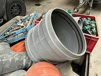 Diverse pvc bochten en koppelstukken + klemkoppelingen - afbeelding 7 van  10