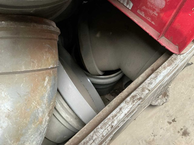 Diverse pvc bochten en koppelstukken + klemkoppelingen - afbeelding 8 van  10