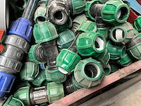 Diverse pvc bochten en koppelstukken + klemkoppelingen - afbeelding 10 van  10