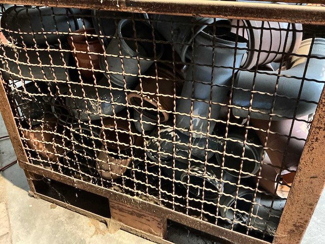 Diverse pvc bochten en koppelstukken - afbeelding 3 van  12