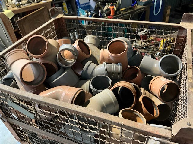 Diverse pvc bochten en koppelstukken - afbeelding 5 van  12